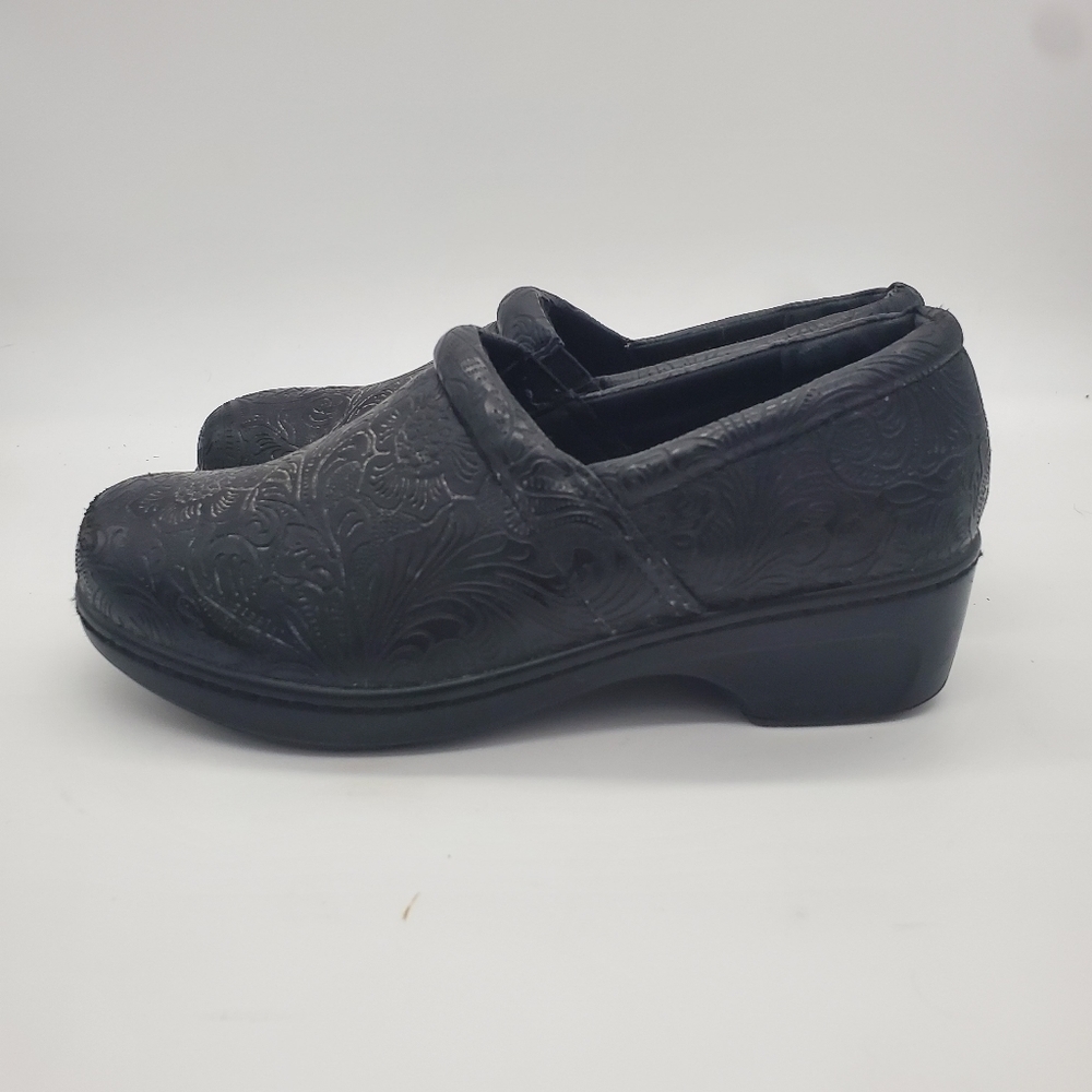 YUU BETHANEE BLACK TOOLED CLOG SIZE 7.5M SHOES